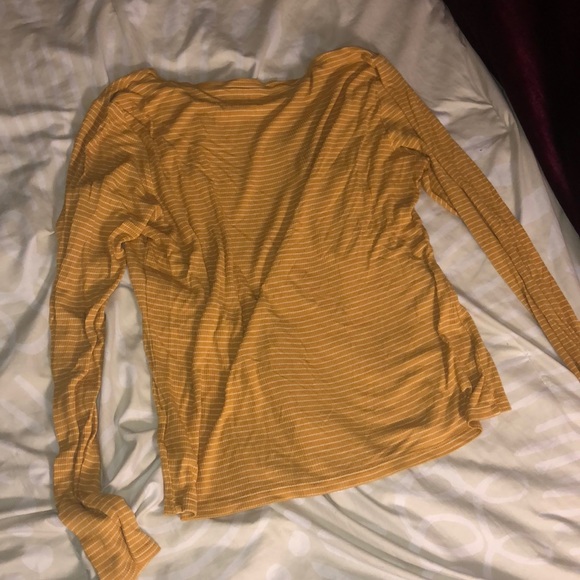 Large Mustard Yellow American Eagle Sweater - Picture 3 of 3